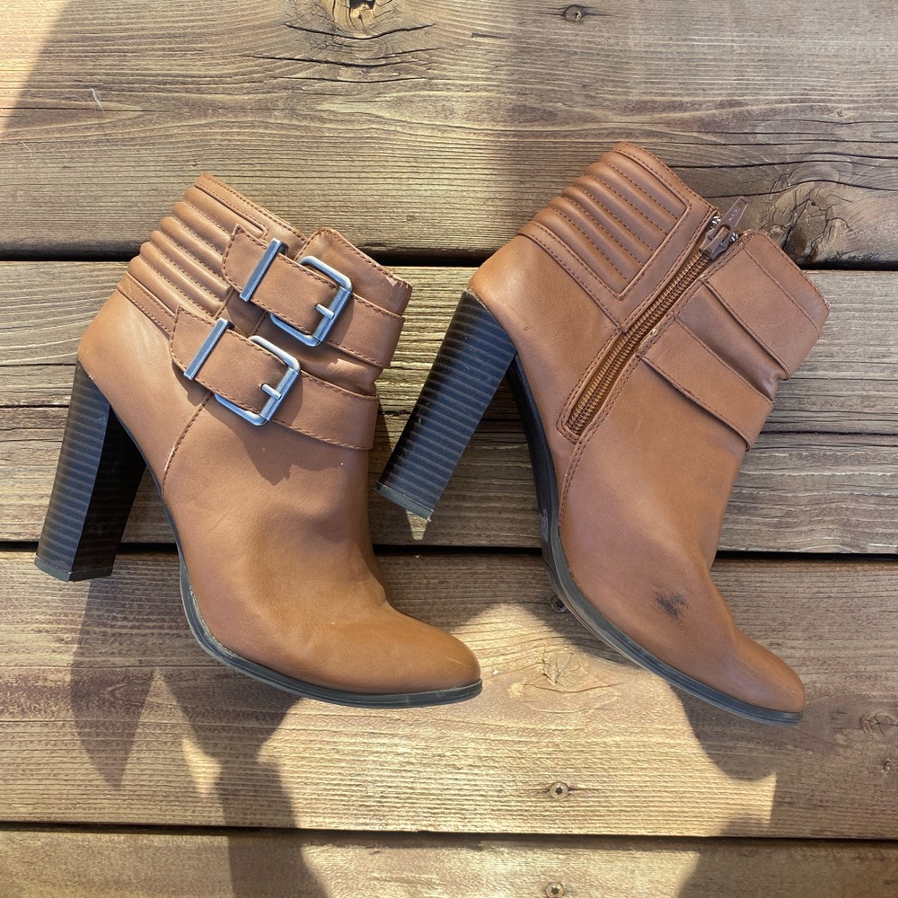 Express Booties, Size 7 - Picture 3 of 6